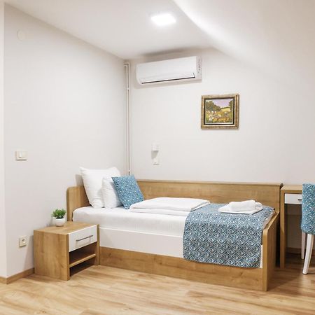 Grand Park Rooms & Apartments Čačak Екстериор снимка