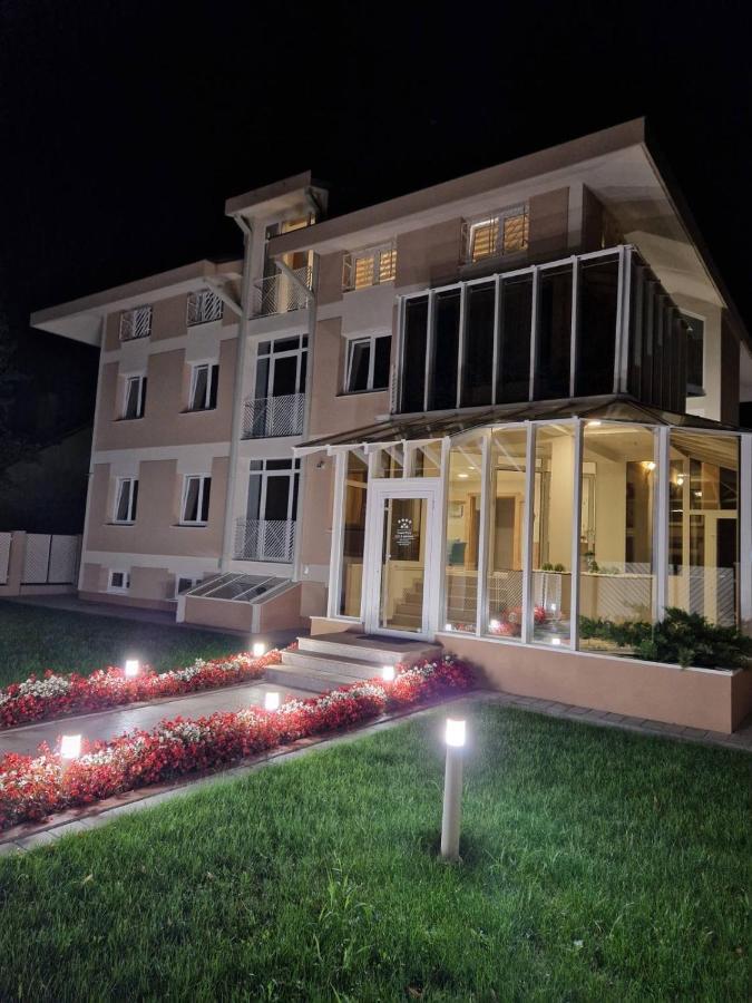 Grand Park Rooms & Apartments Čačak Екстериор снимка