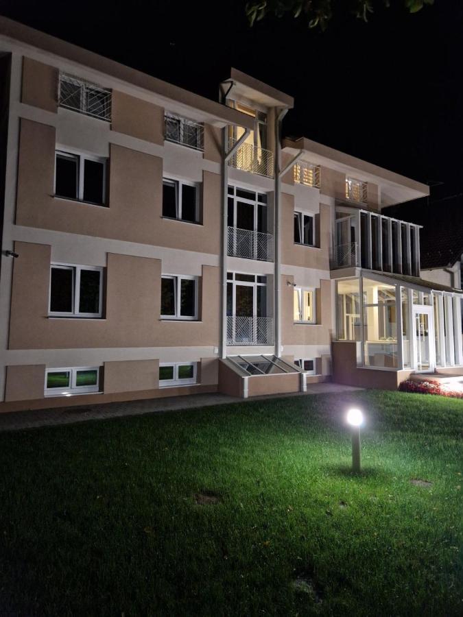 Grand Park Rooms & Apartments Čačak Екстериор снимка