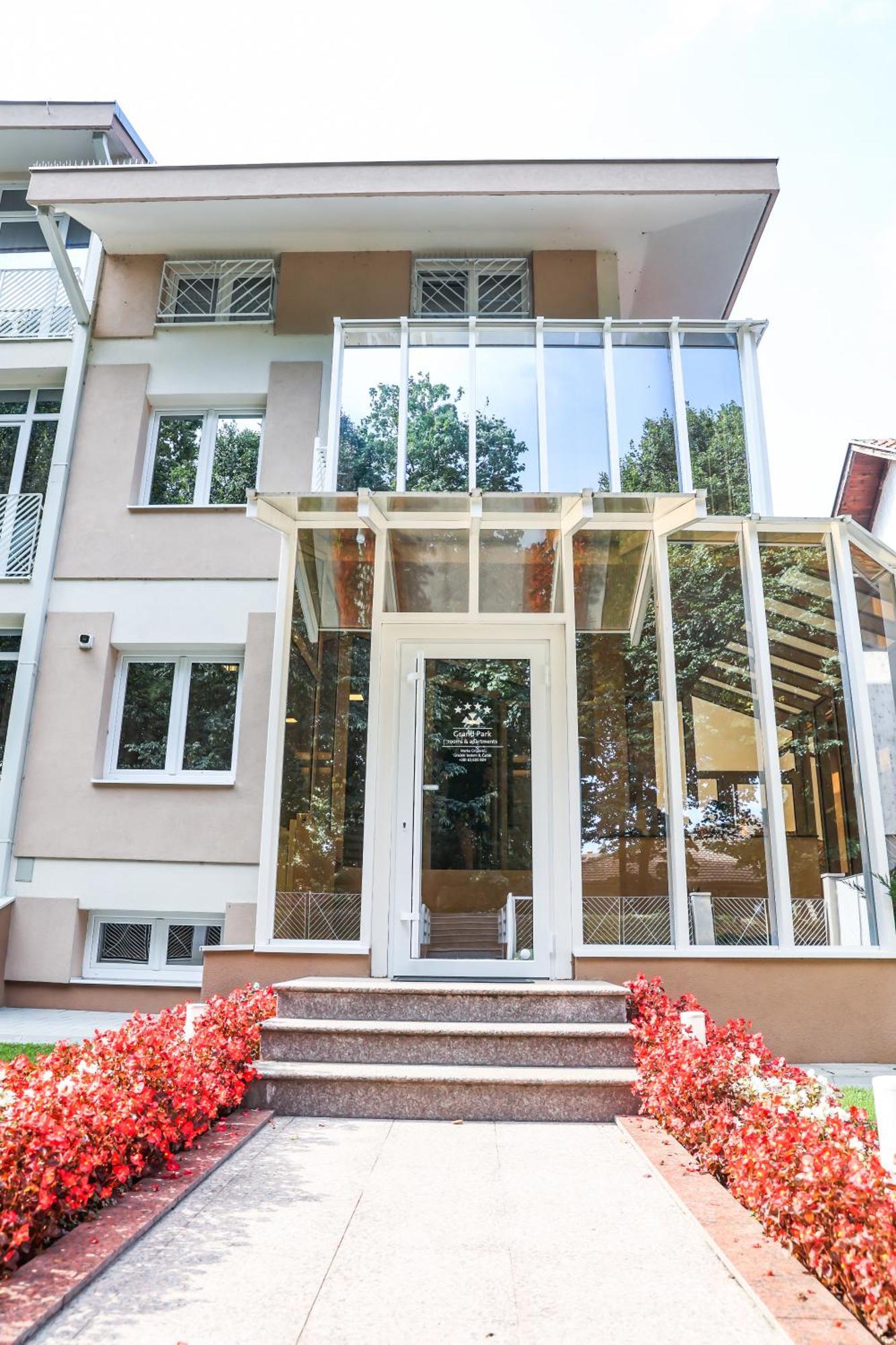Grand Park Rooms & Apartments Čačak Екстериор снимка