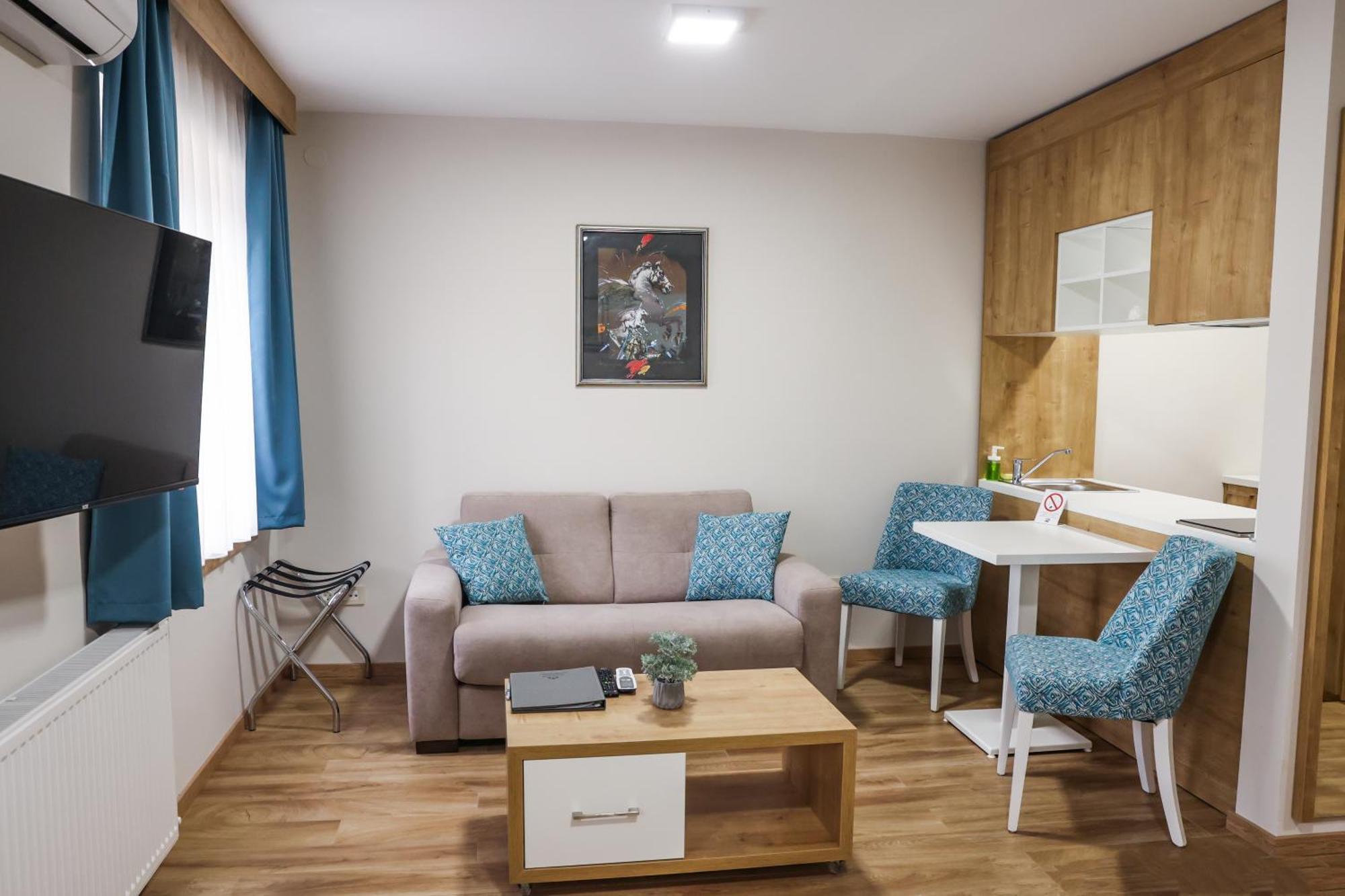 Grand Park Rooms & Apartments Čačak Екстериор снимка